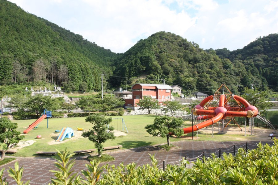 森と湖畔の公園 オートキャンプ場 愛媛のスポット 体験 愛媛県の公式観光サイト いよ観ネット