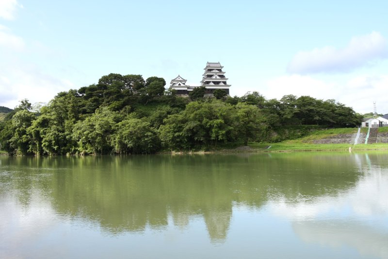 丘の上に威風堂々とそびえる姿はまさに大洲の象徴そのもの。