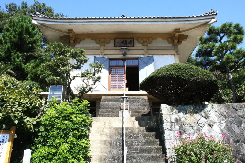 平安時代末期、平家の荘園であったこの地に、平忠光が忠光寺を建立し、阿弥陀如来五尊仏を祀ったことから始まったとされている。