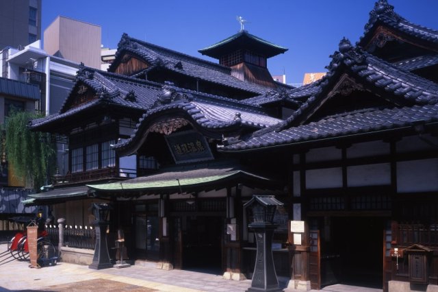 松山市道後の旅館にチェックイン